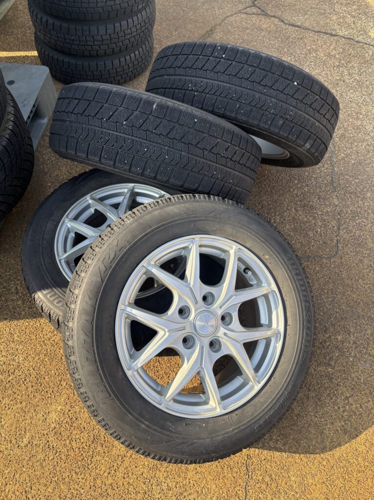 アルミホイール付きタイヤ