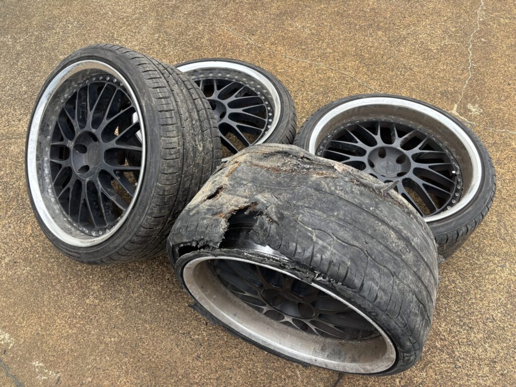 アルミホイール付きタイヤ